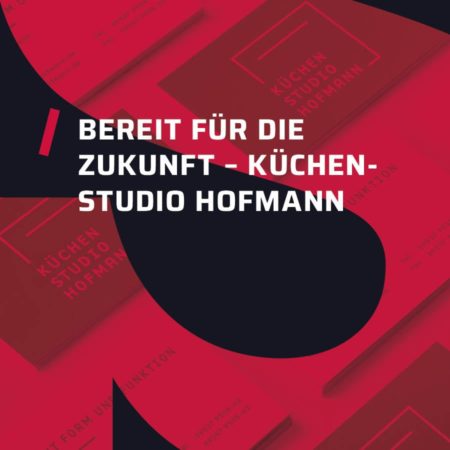 Mockup von den neuen Visitenkarten mit einem roten Layer in der Form von einem S mit der Aufschrift 