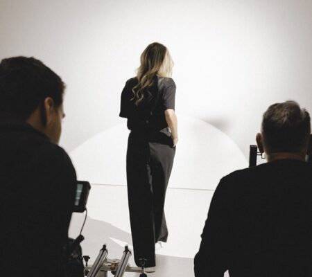 Das Bild zeigt das Shooting mit einem Model