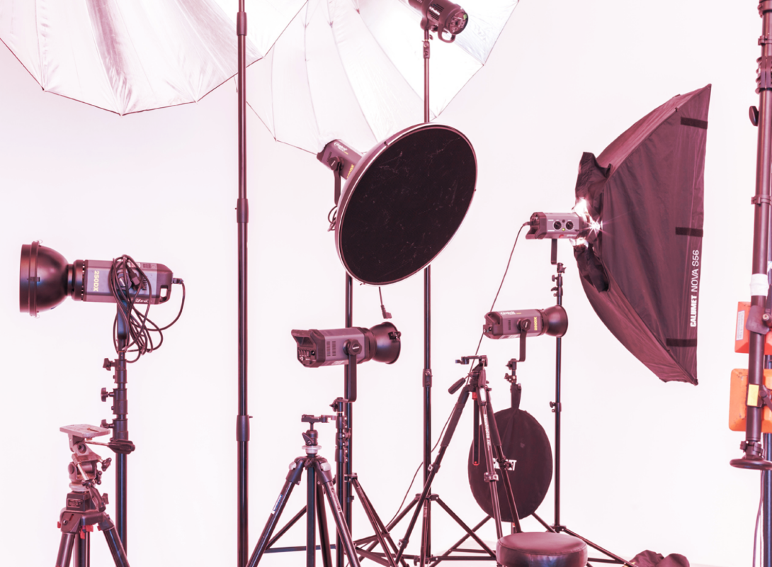 Professionelles Fotostudio mit Blitzanlagen und Lichtformern bei schirmers – kreative Bildproduktion für Markenkommunikation seit 30 Jahren.