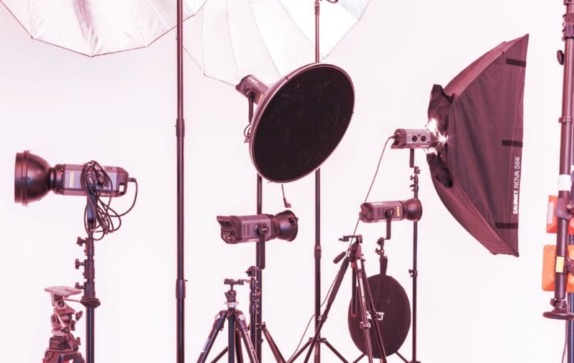 Professionelles Fotostudio mit Blitzanlagen und Lichtformern bei schirmers – kreative Bildproduktion für Markenkommunikation seit 30 Jahren.